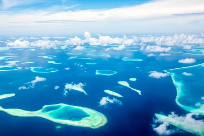 Vues du ciel déjà, les Maldives ont des allures de paradis perdu