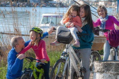 Famille à vélo sur le Bassin d'Arcachon