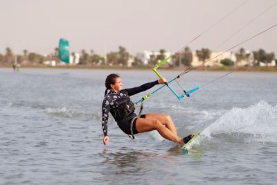 Pratiquez le kitesurf en Tunisie avec Decathlon Travel
