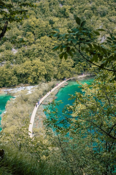 Lac dans un parc de Croatie