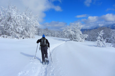 Découvrez nos séjours raquettes à neige dans les Pyrénées