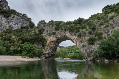 Découvrez nos voyages sportifs à Vallon-Pont-d'Arc pour vos prochaines vacances