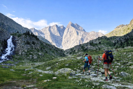 GR©10 vs haute route des Pyrénées : quelle traversée des Pyrénées choisir pour une aventure inoubliable ?