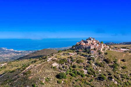 Traverser de la Corse : L’Aventure Itinérante entre Patrimoine et Terroir