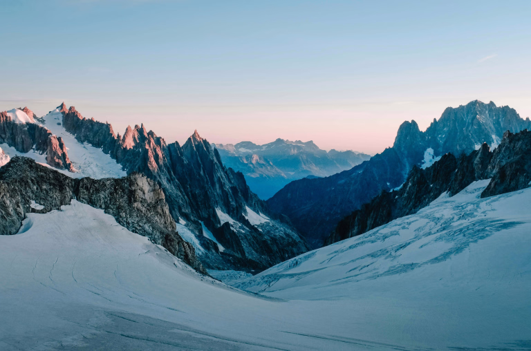 Sommets montagneux dans le massif des Alpes