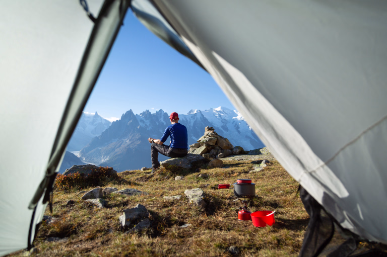 Bivouac face au massif du Mont-Blanc