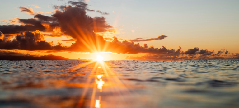 couché de soleil sur l'océan à granville