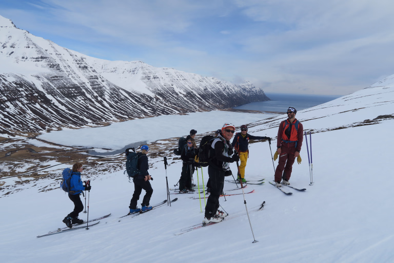 Pratiquez le ski de randonnée en Islande avec nos voyages sportifs