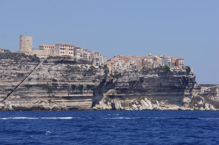 Découvrez nos voyages sportifs à Bonifacio pour vos prochaines vacances