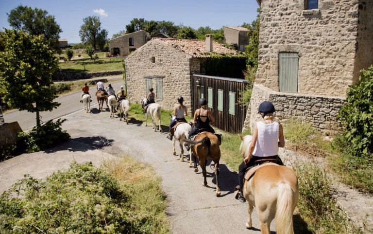 Séjours randonnée équestre au Luberon