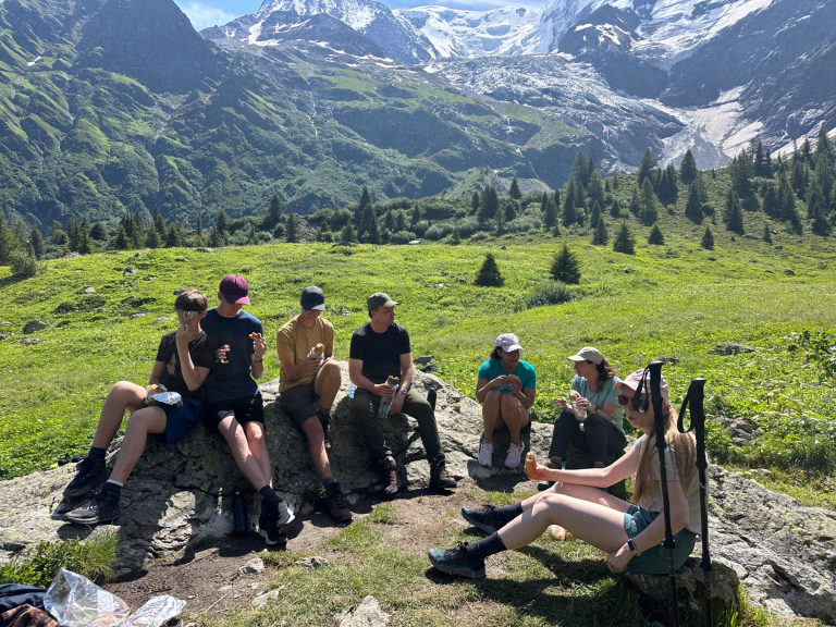 Groupe de marcheurs sur le TMB