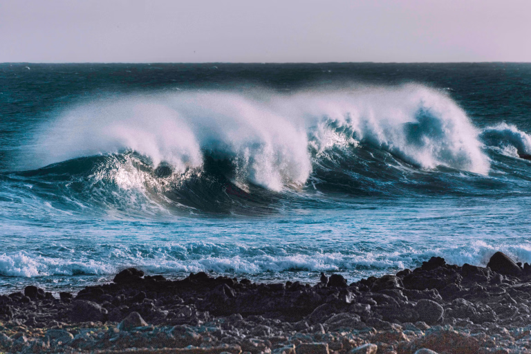 Partez surfer sur les vagues à Lanzarote avec nos séjours sportifs