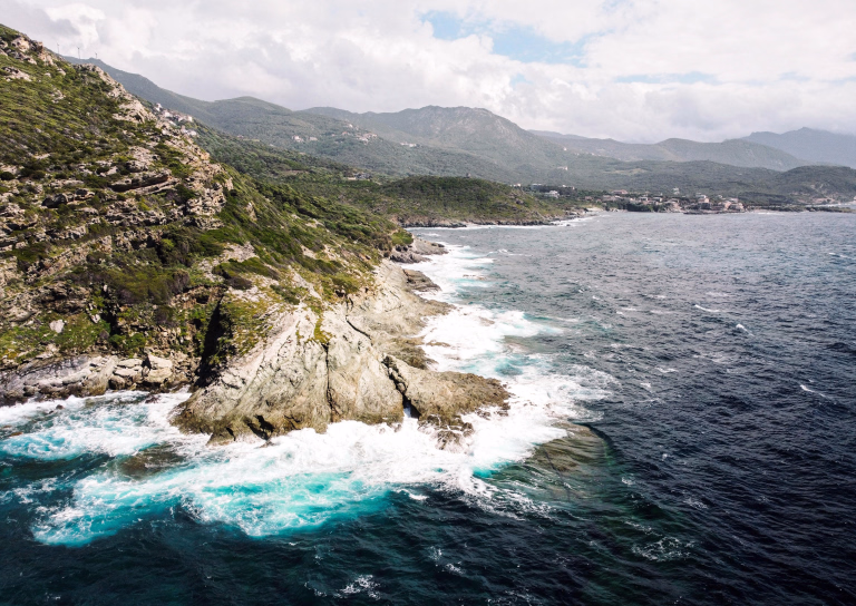 Voyage à vélo en Corse : vivez l’île de Beauté autrement