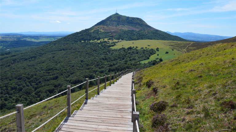 Tour des volcans d'Auvergne GR400