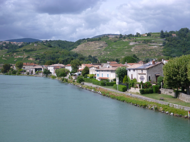 Chemins de Compostelle : saint Genix-surGuiers - Condrieu