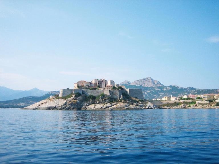 Itinéraires et conseils pour découvrir l’île de Beauté