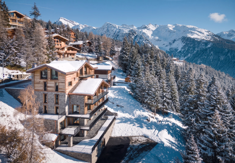 Découvrez le domaine skiable international franco-italien de l'Espace San Bernardo.